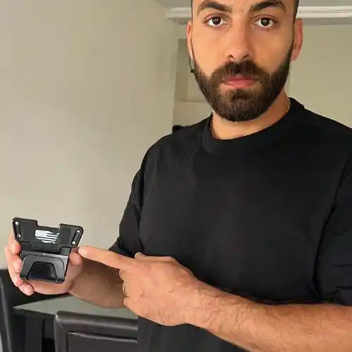 Magnetic pistol mount