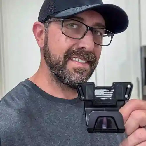 Magnetic pistol mount